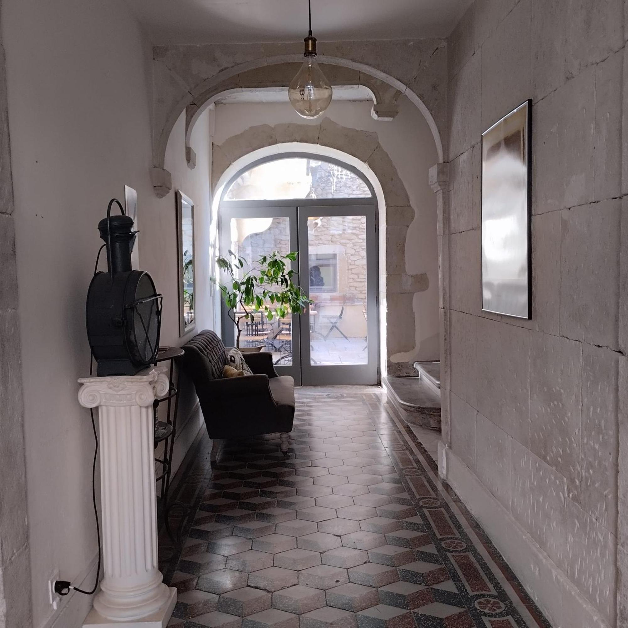 Отель Le Patio Гриньян Экстерьер фото